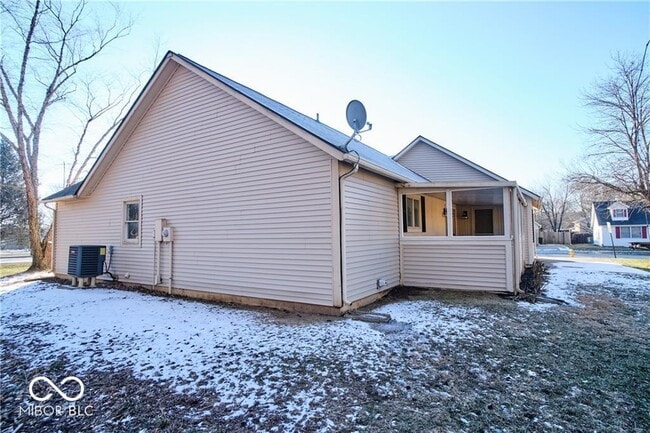 Building Photo - 802 Westridge N Dr