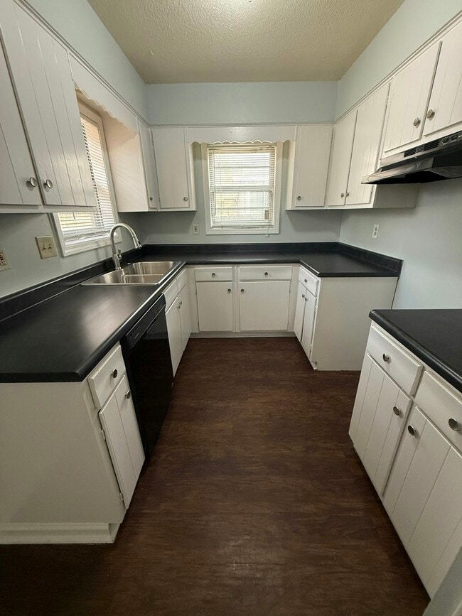 Foto del edificio - 4065 Haliburton St