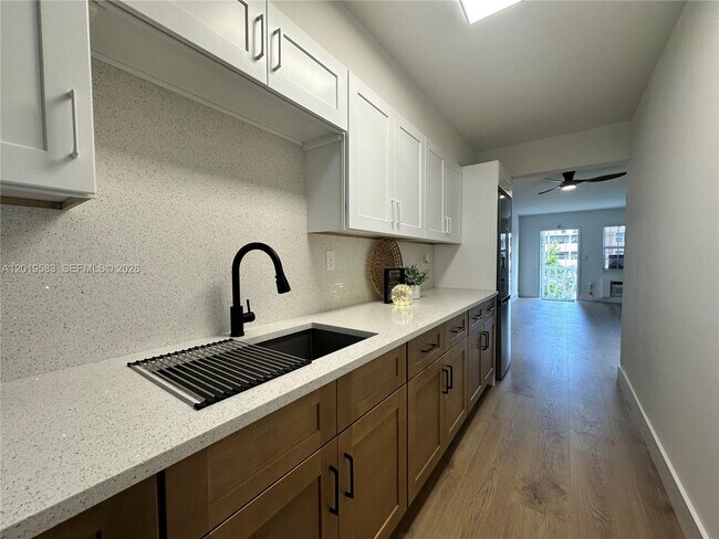 Foto del edificio - 1471 NE 170th St