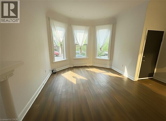 Photo du bâtiment - 81 Grant Ave