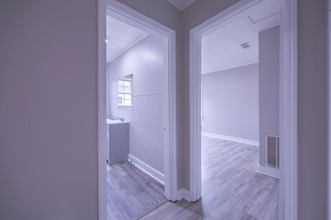 Building Photo - 257 N Pine, Trumann--Move In Ready! Price ...