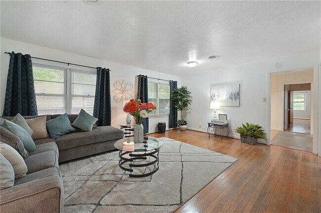 Building Photo - 209 Fleetwood St