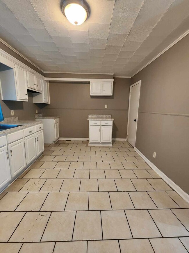 Building Photo - Single Family Home