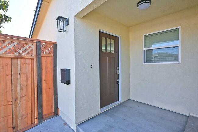 Foto del edificio - Stunning Brand-New 2BR/2BA Private ADU – Union City