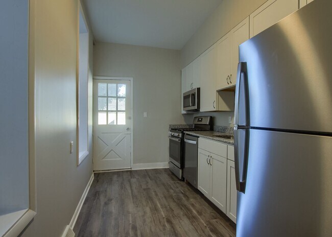 Foto del edificio - 3 Bedroom/ 2 Bath Townhome in Midtown
