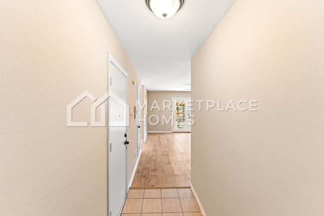 Building Photo - 1804 Easton Dr