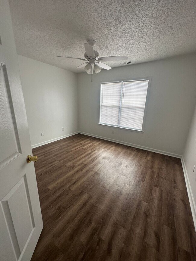 Building Photo - 4614 McClelland Dr. N-204