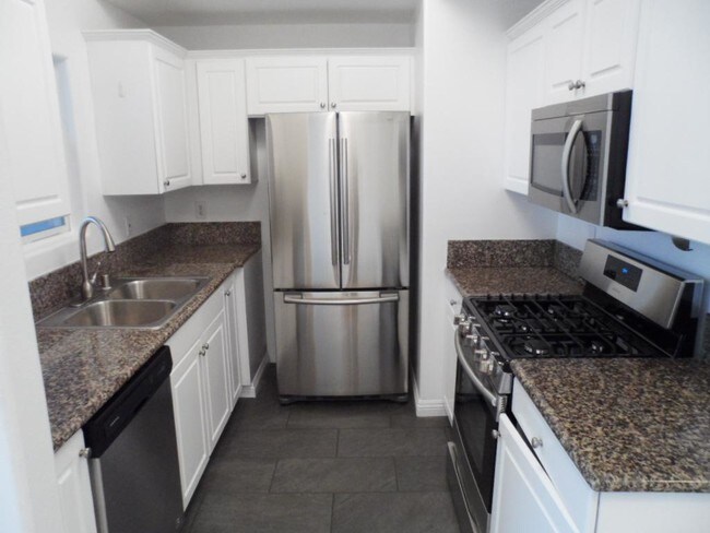 Kitchen - 1051 N Sierra Bonita Ave