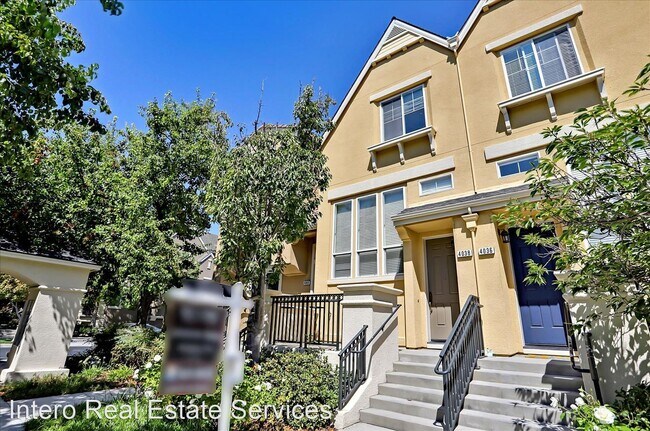 Building Photo - 2 br, 2.5 bath House - 4038 Fitzpatrick