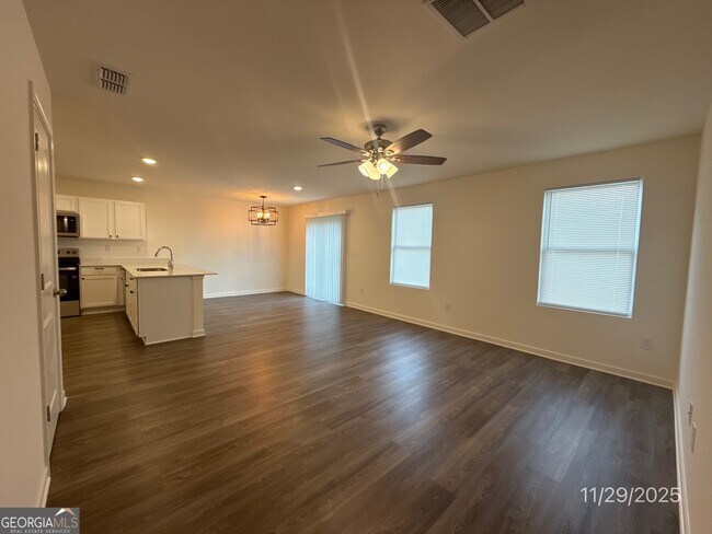 Building Photo - 148 Flowering Cherry St