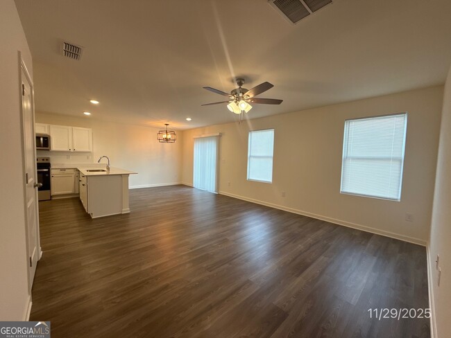 Foto del edificio - 148 Flowering Cherry St