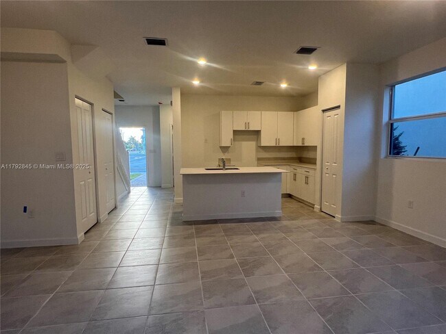 Foto del edificio - 106 NW 11th Ct