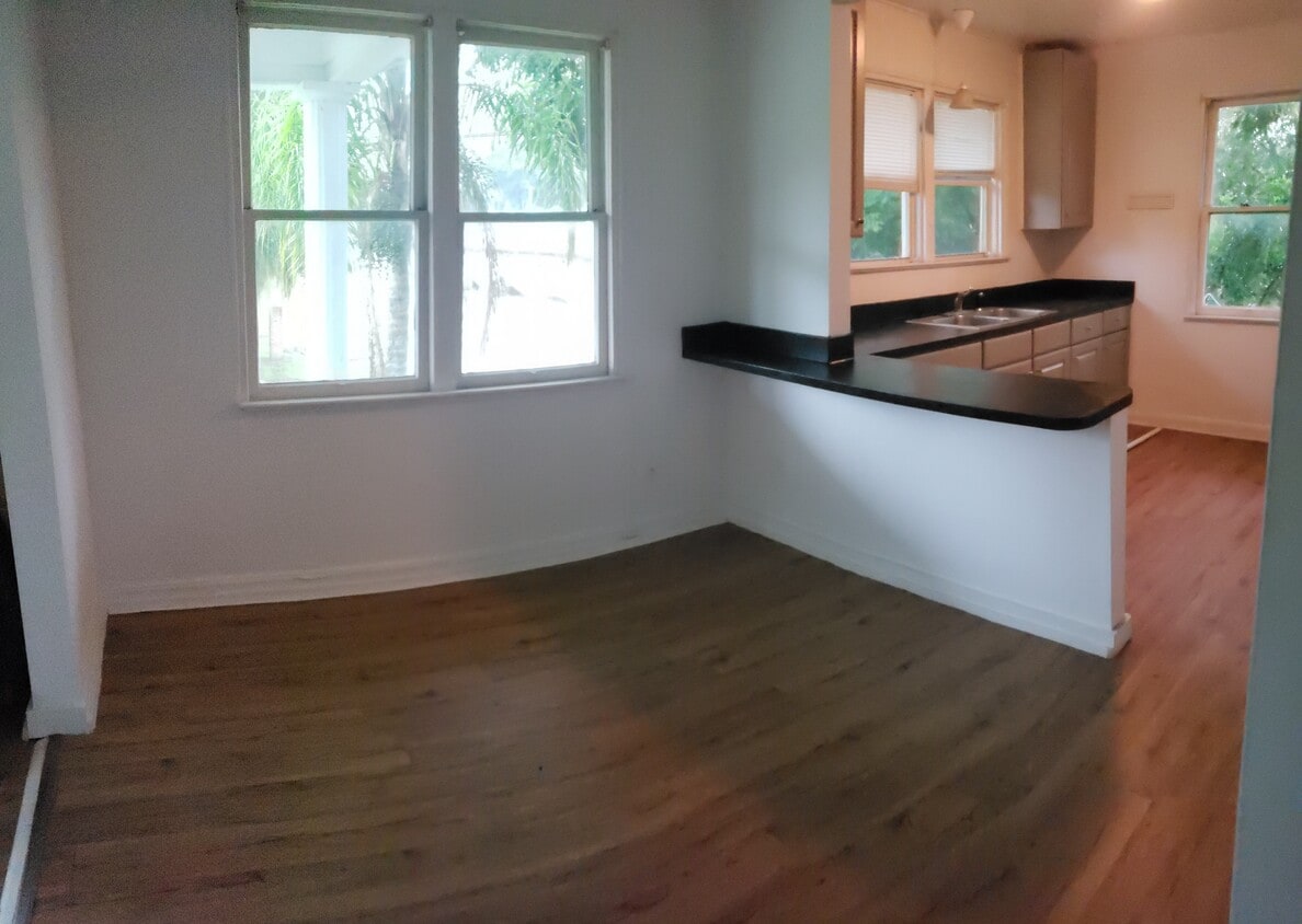 Primary Photo - 120 N Boundary Ave