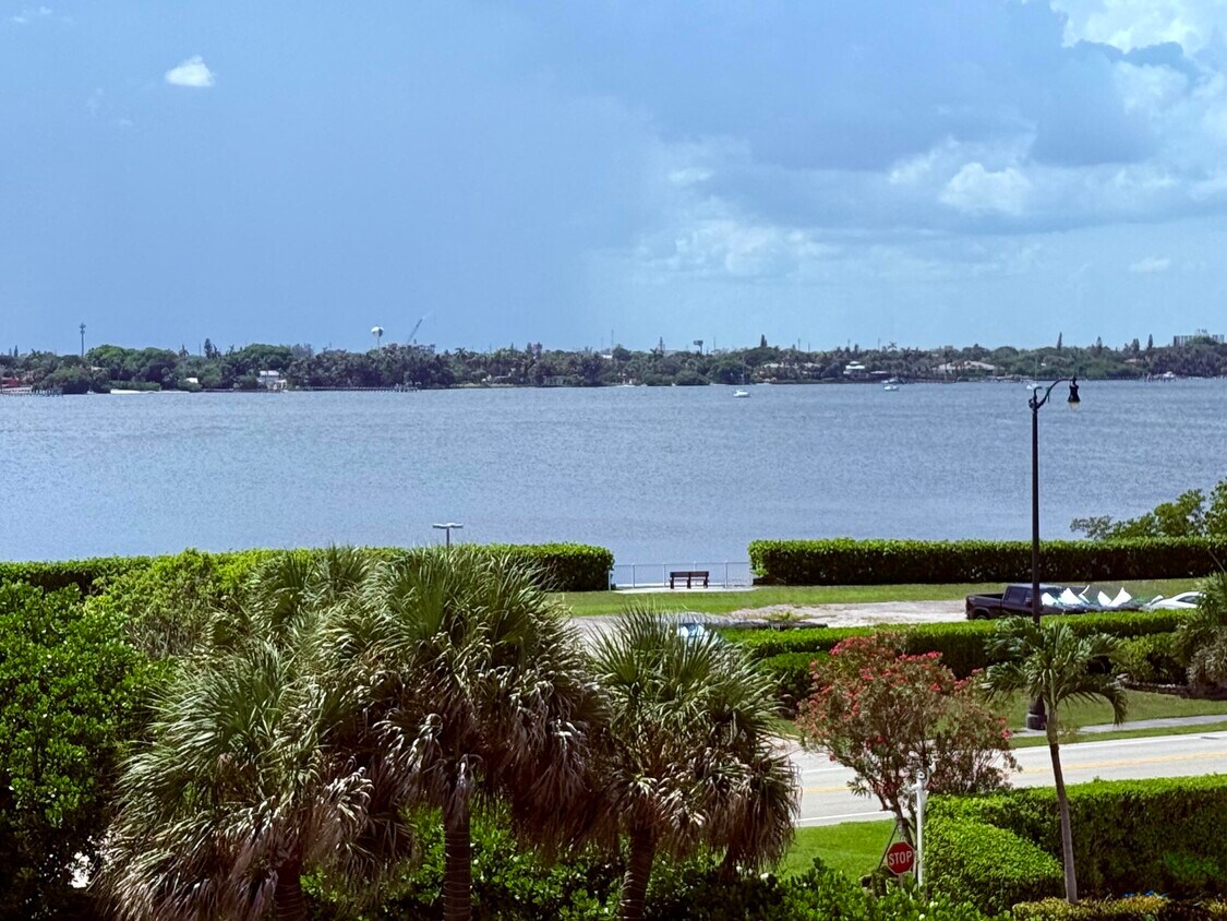 Primary Photo - 3460 S Ocean Blvd