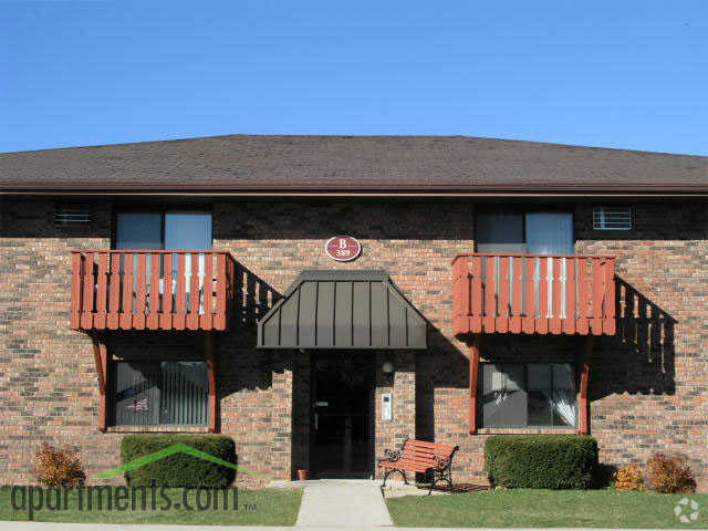 Building - Forest Mall Apartments