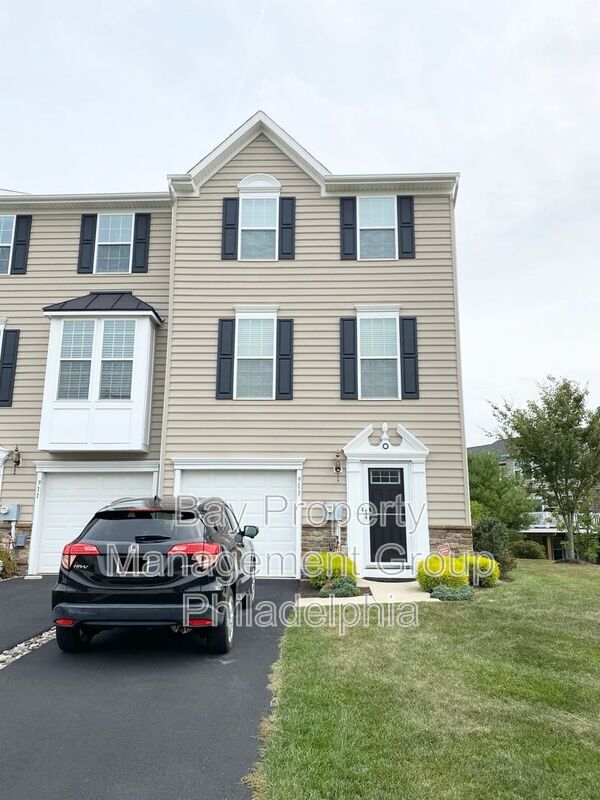 Building Photo - 913 Susan Cir