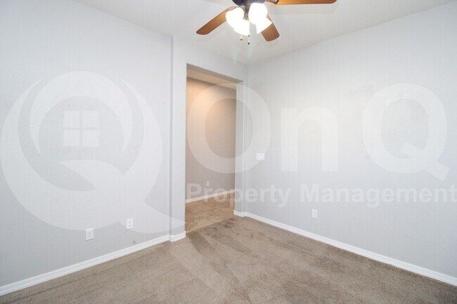 Foto del edificio - 943 E Jacob St