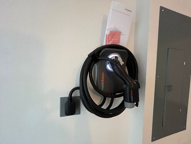 Foto del edificio - Welcome to modern living in the sought-after Rancho Peñasquitos neighborhood!