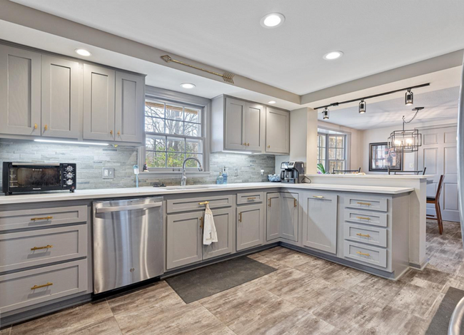 Building Photo - Stunning Home in Jonesboro for LEASE!!!!
