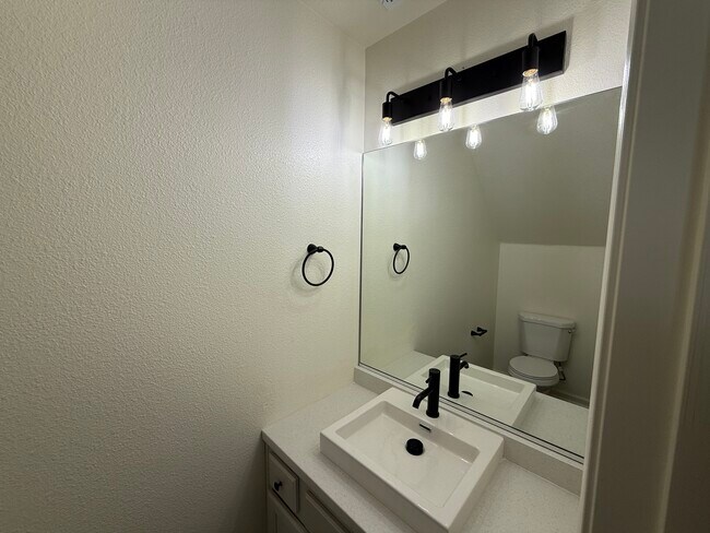 Foto del edificio - 625 Sunny Ln