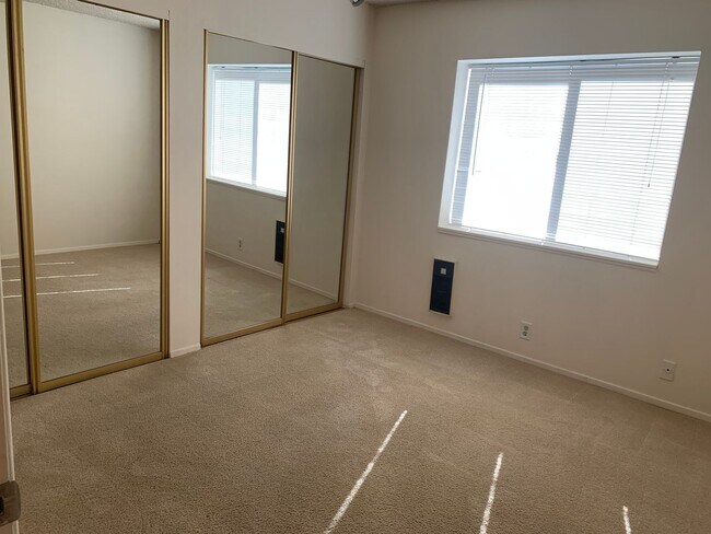 Building Photo - 2 bedroom 2 bath Condo in Southwest Portla...