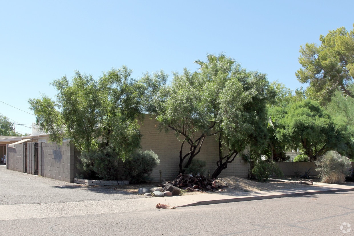 Primary Photo - 3631 E Turney Ave