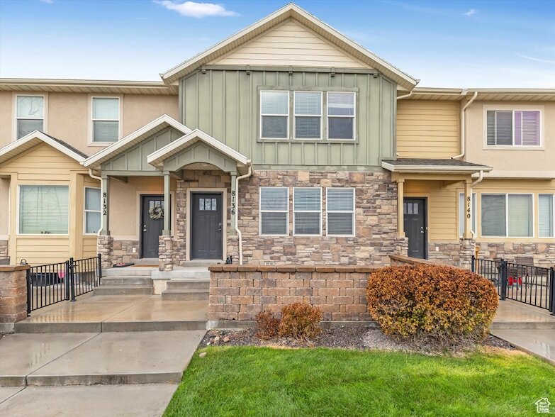 Foto principal - 8136 N Rock Creek Cove Ln