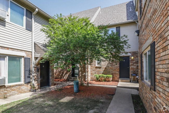 Courtyard - Parkwood Townhomes