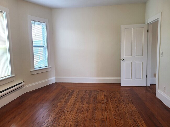 Building Photo - 27 Buttonwood St