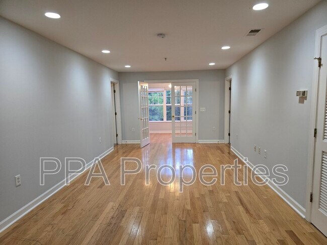 Foto del edificio - 929 Morreene Rd