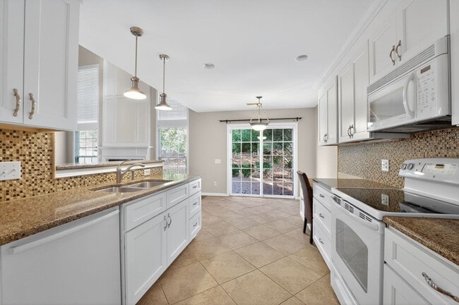 Building Photo - 5229 Bentgrass Run Dr