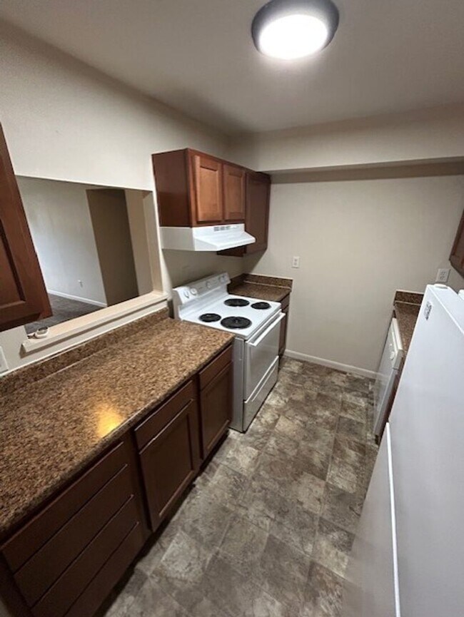 Foto del edificio - Convenient & Newly Updated 2-Bedroom Apart...