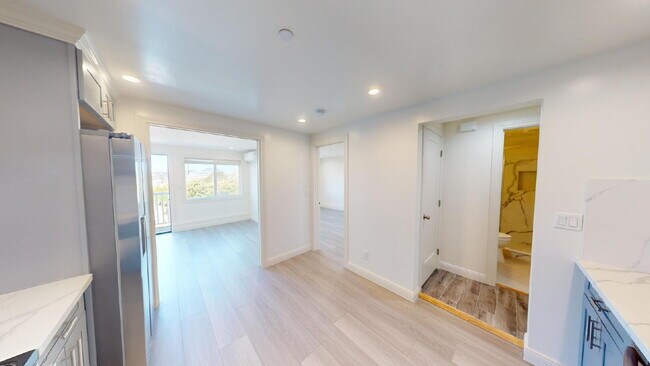 Foto del edificio - "Charming Urban Retreat: Cozy 1-Bedroom Haven in Daly City!"