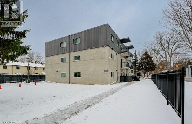 Photo du bâtiment - 151 Marconi Blvd