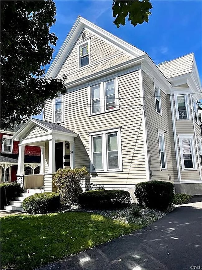 Foto del edificio - 10 Maple Ave