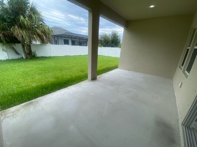 Building Photo - 1733 SW 38th Ln