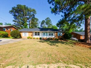 Building Photo - 1117 Eisenhower Dr