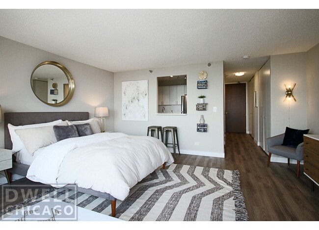 Studio Model - 1750 N Clark St