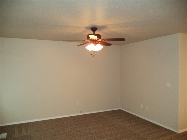 Building Photo - 447 Arrowhead Drive