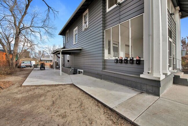 Foto del edificio - Charming Downtown 1-Bedroom in Historic Victorian Building