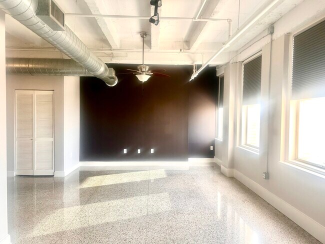 Foto del edificio - 221 W Lancaster Ave