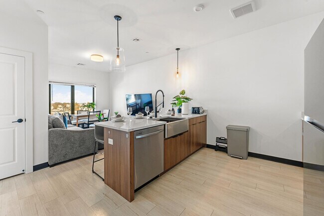 Foto del edificio - 600 Broadway-ID1240271P