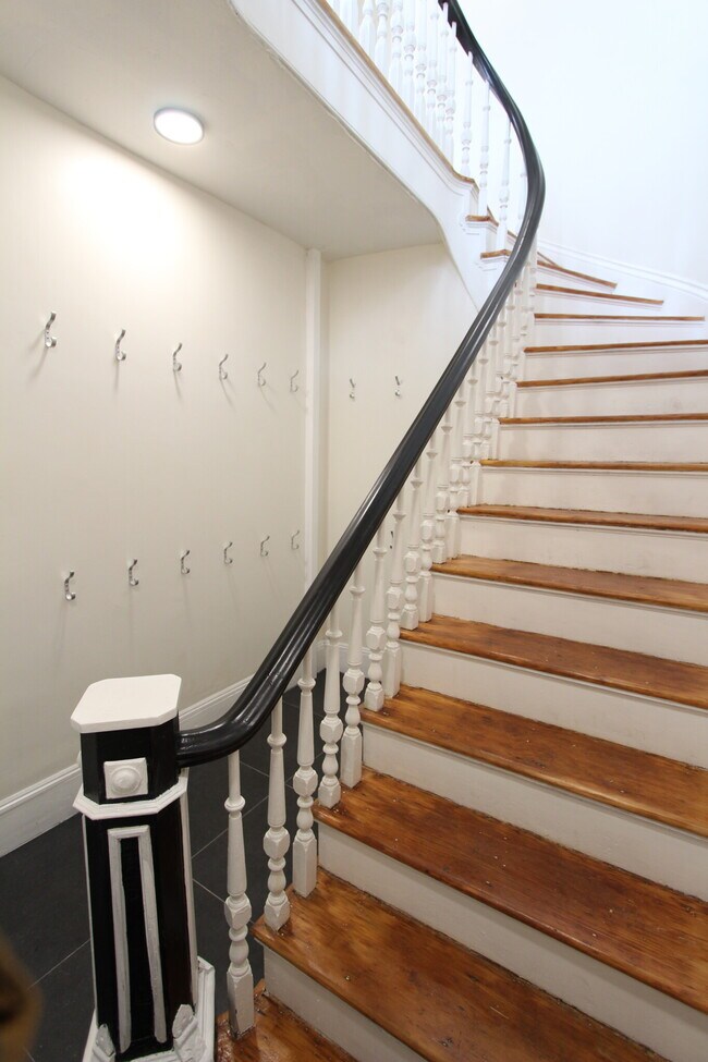 Building Photo - 81 Summer St