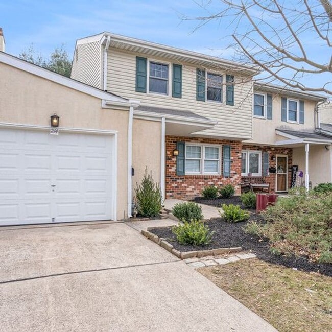 Building Photo - Beautifully updated 3 bedroom home in Ambl...