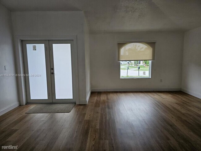 Building Photo - 3 br, 2 bath House - 16906 SW 143rd Pl # 3...