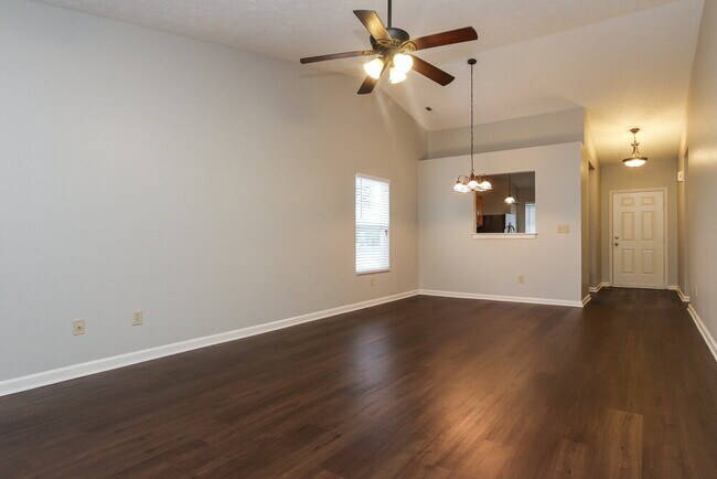 Foto del edificio - 1150 Grassy Creek Cir