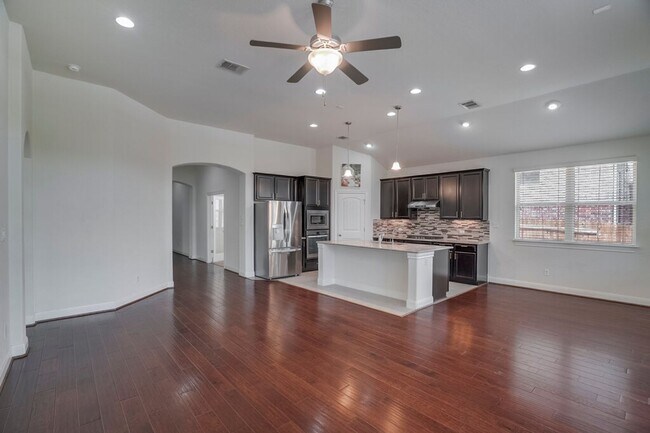 Foto del edificio - 4424 Trinity Woods St