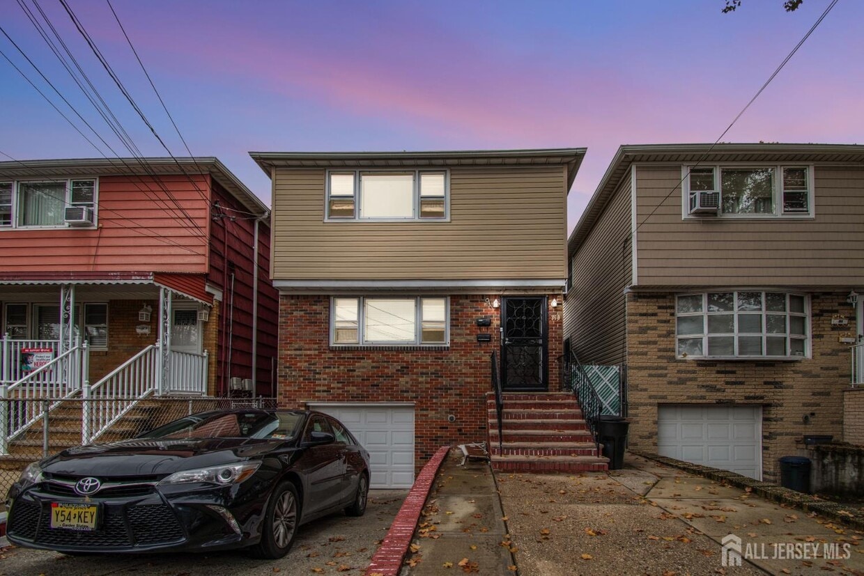 Foto principal - 360 Cator Ave