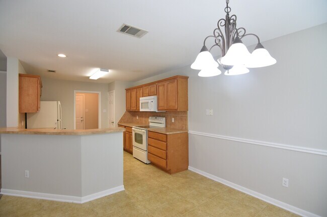 Building Photo - 1022 Neuberry Cliffe