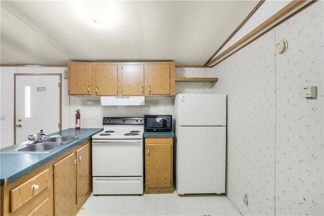 Building Photo - 21424 Coyote Trl